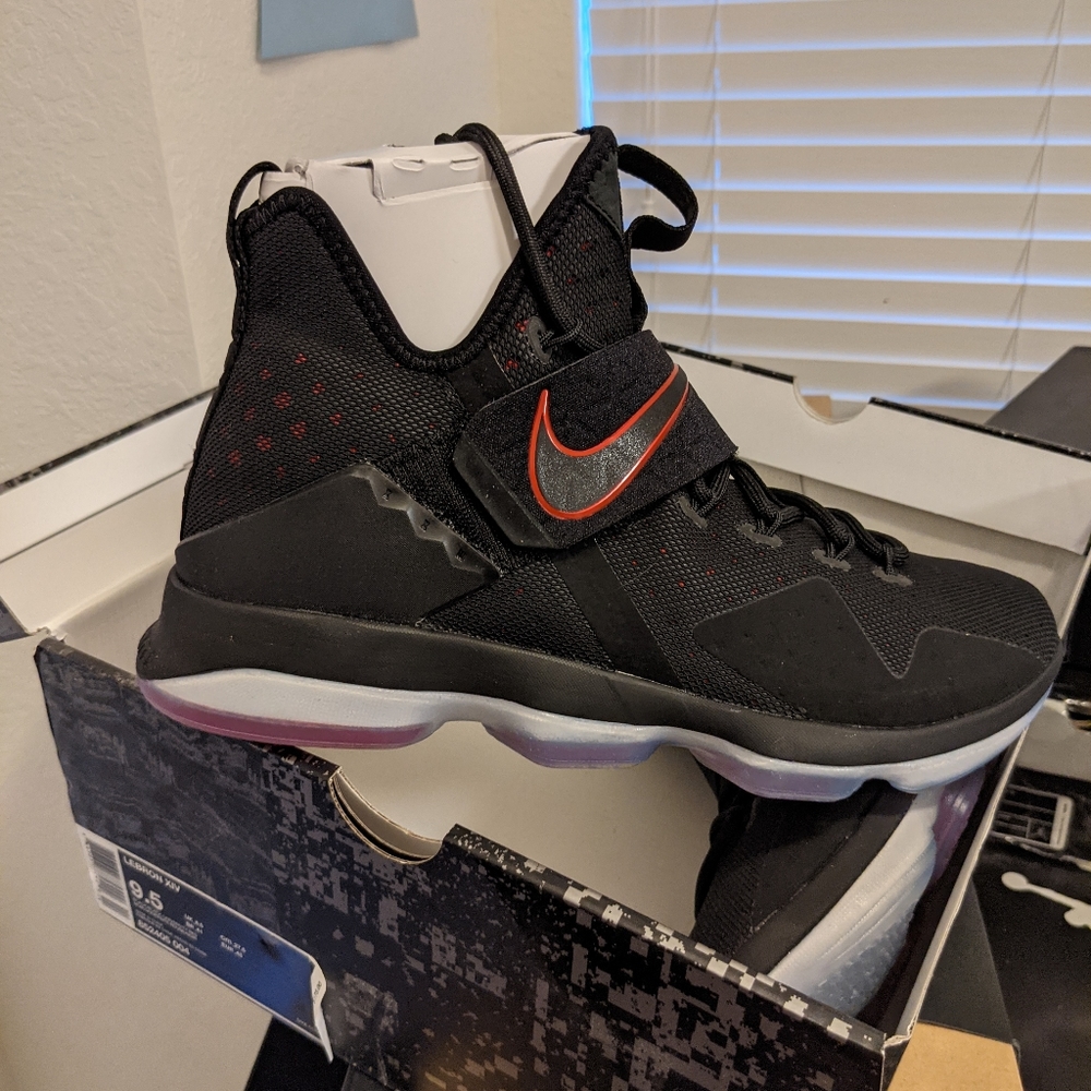 LEBRON XIV BRED